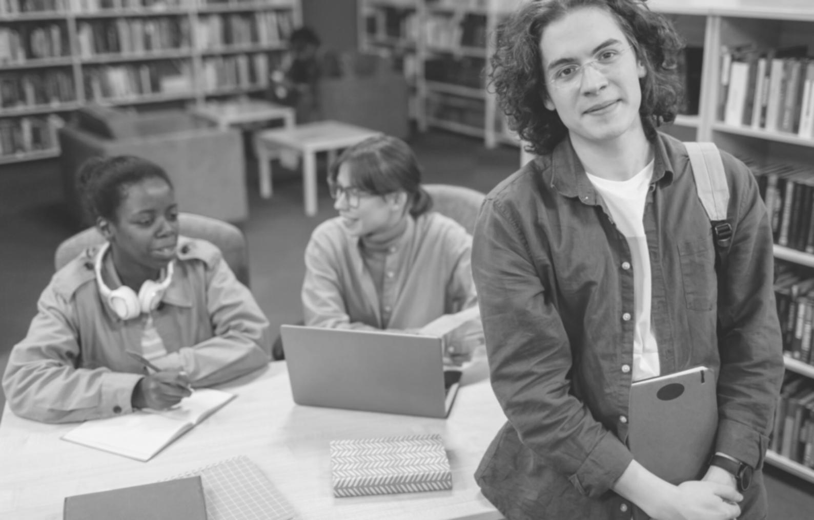 Análisis financiero detallado en oficinas de vorentapylix